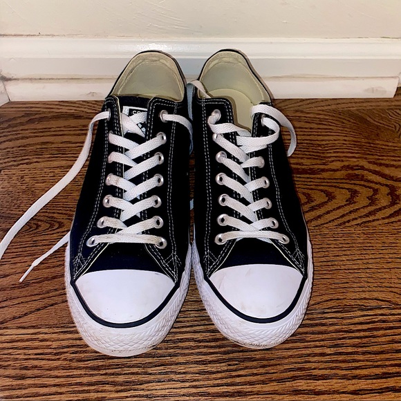 Men’s Size 10.5 Converse All Star low top sneaker